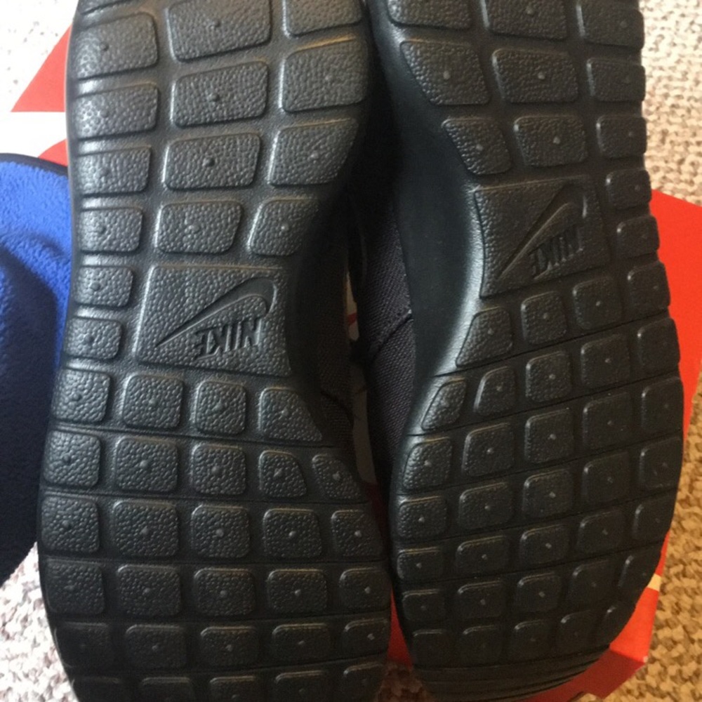 Nike Youth size 6 Roshe One all black
